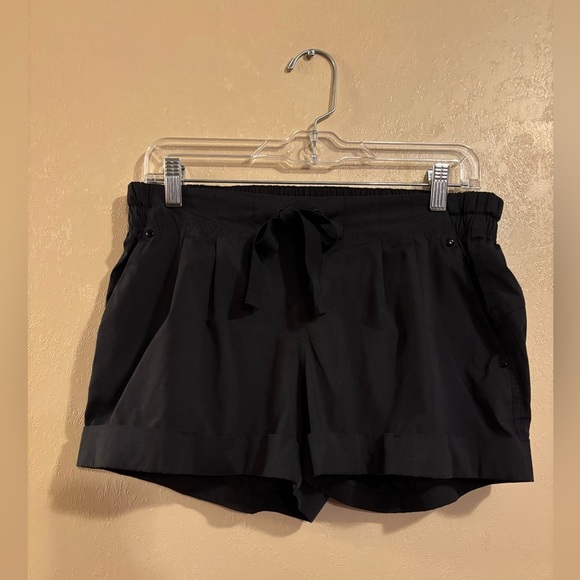 Lululemon Spring Break Away shorts sz 8 - Picture 1 of 4